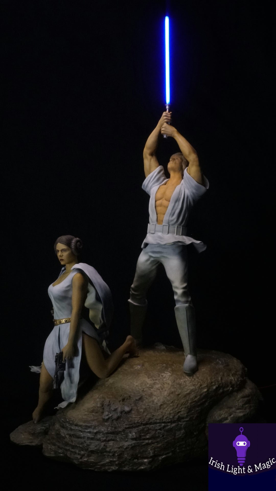 Luke and Leia Skywalker Statue with realistic Light Saber