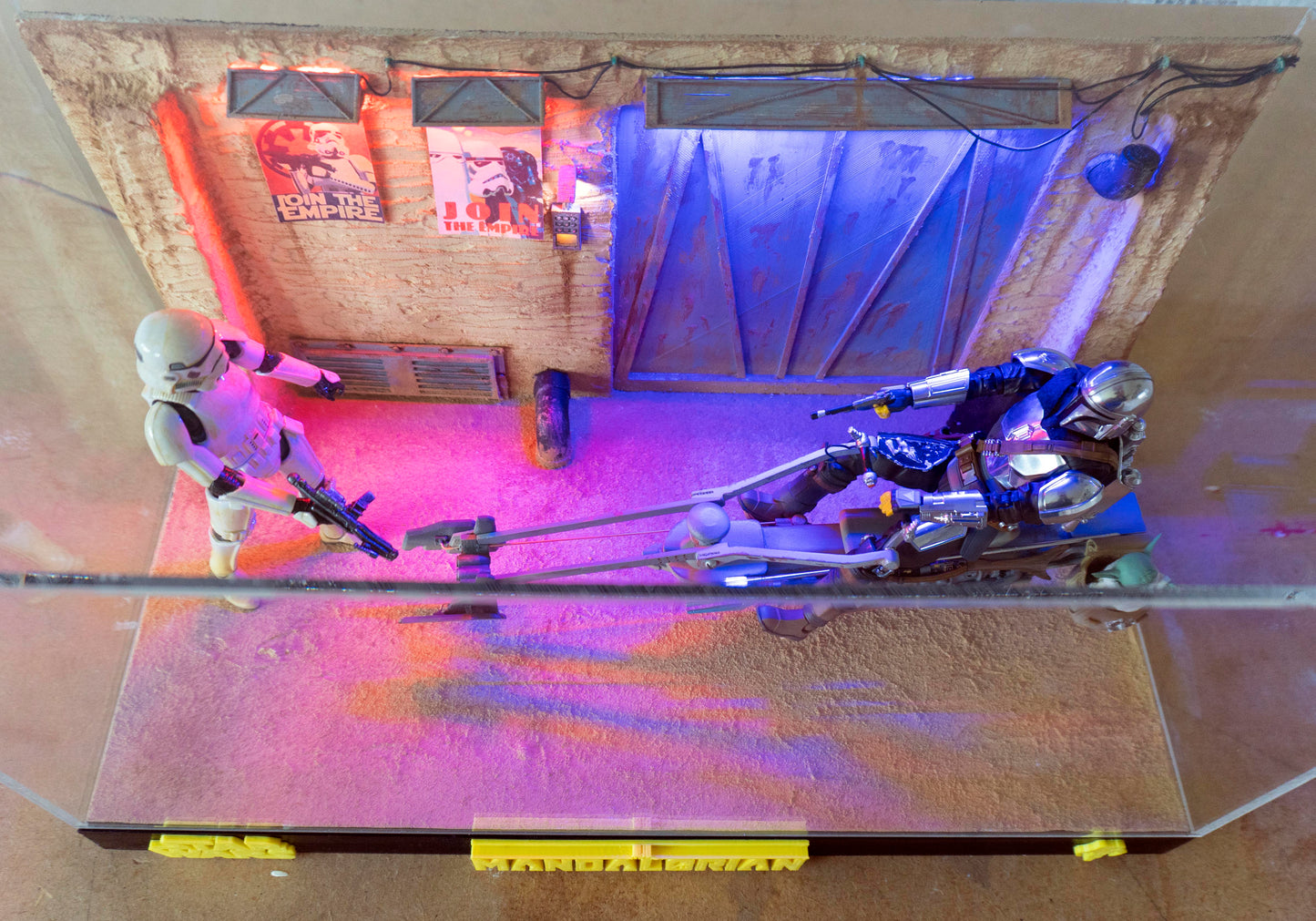 The Mandalorian Diorama on Speeder bike with Goru diorama with Display case