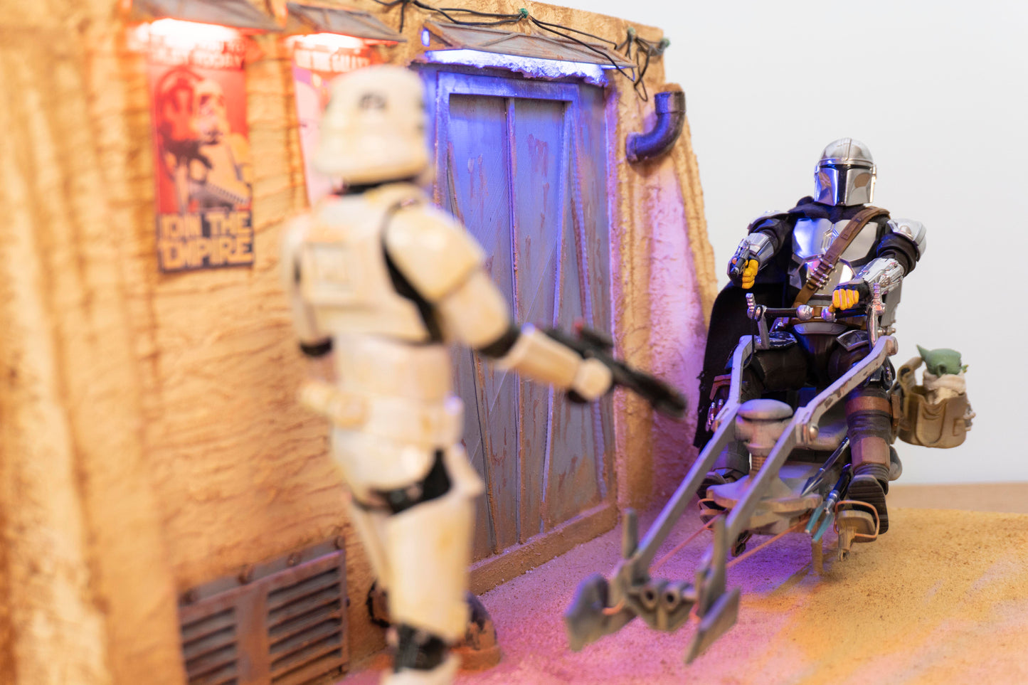 The Mandalorian Diorama on Speeder bike with Goru diorama with Display case