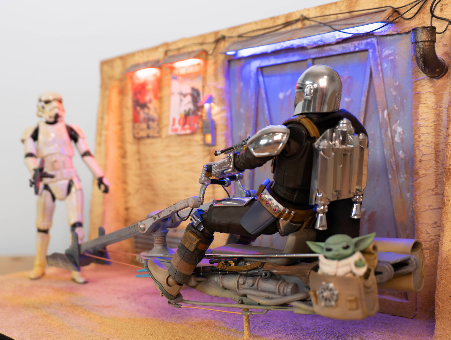 The Mandalorian Diorama on Speeder bike with Goru diorama with Display case