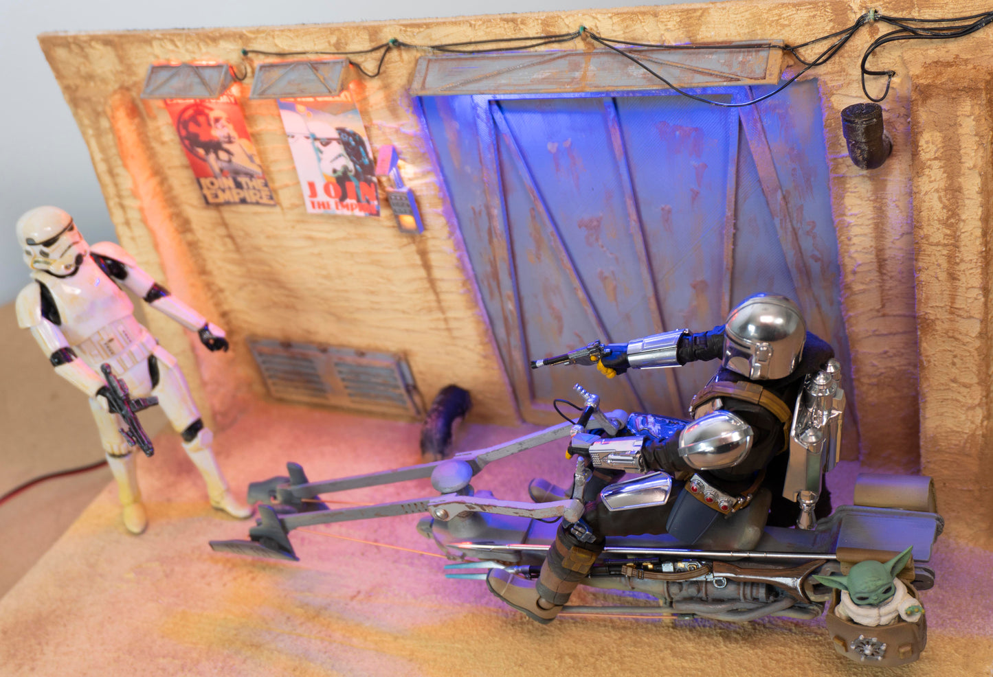 The Mandalorian Diorama on Speeder bike with Goru diorama with Display case
