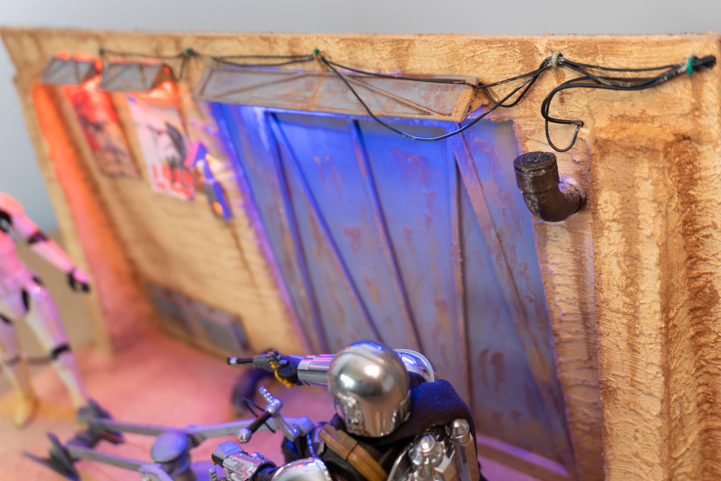 The Mandalorian Diorama on Speeder bike with Goru diorama with Display case