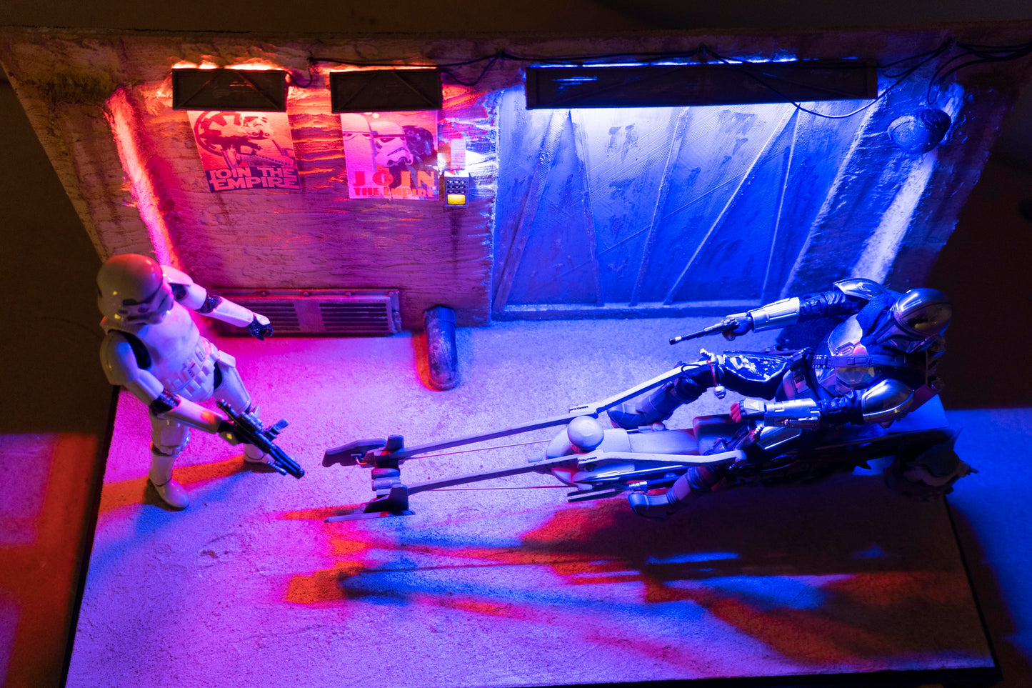 The Mandalorian Diorama on Speeder bike with Goru diorama with Display case