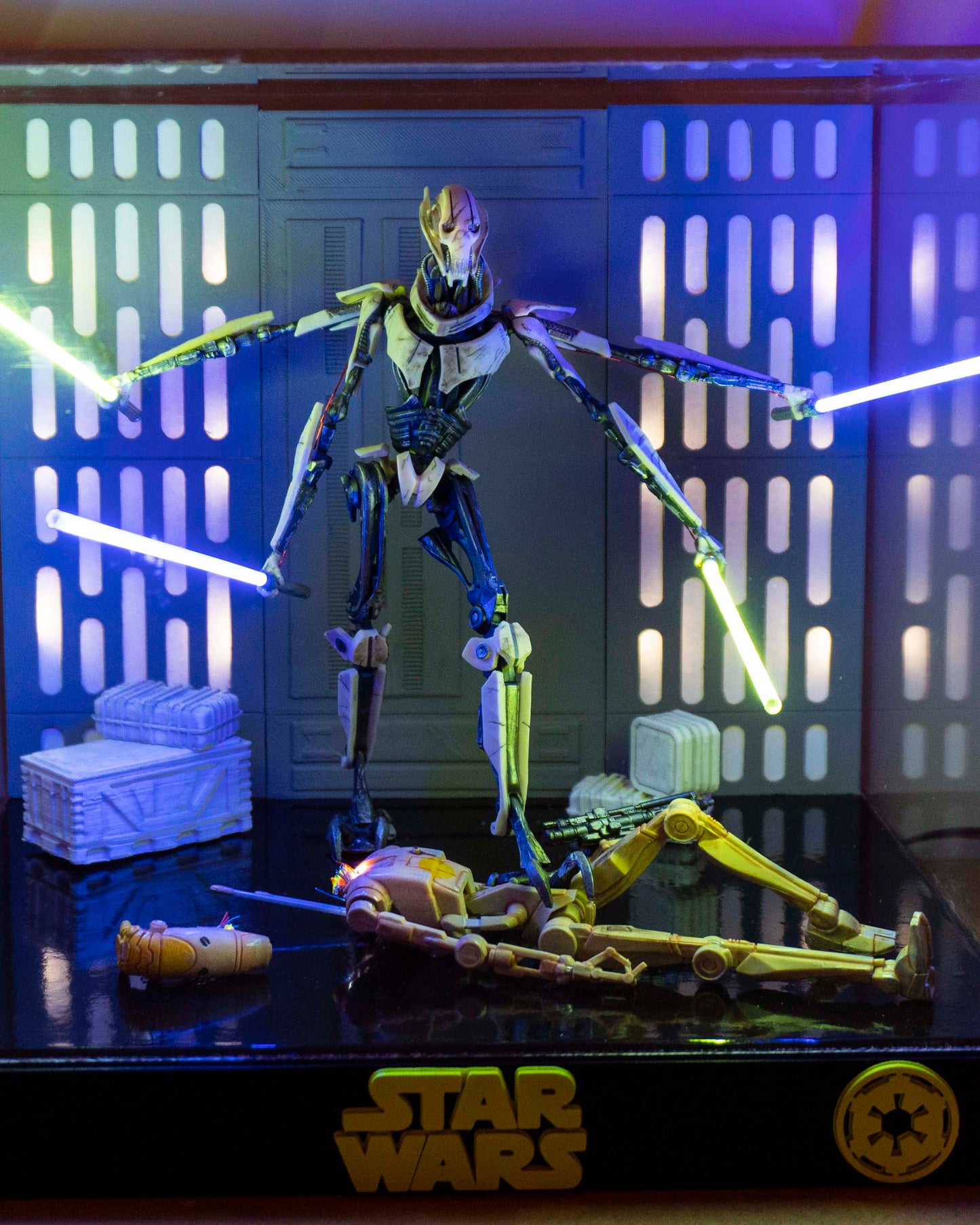 Star Wars Diorama General Grievous with lighted light sabers + Display Case